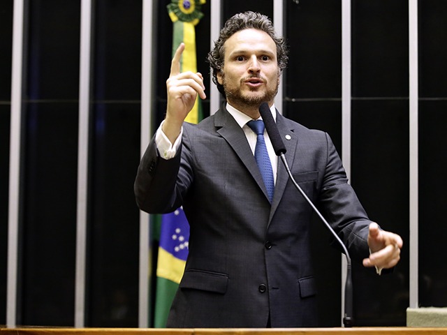 Deputado arrenda avião a empresa investigada por tráfico de drogas em MG