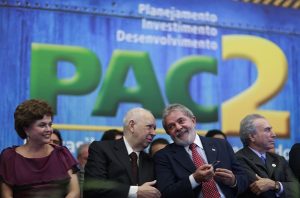 A então ministra Dilma Rousseff; o então vice-presidente José Alencar; o presidente Lula e o à época presidente da Câmara, Michel Temer, durante cerimônia de lançamento do Programa de Aceleração do Crescimento (PAC ) II - 29/3/10 | Foto: Ricardo Stuckert/Presidência da República