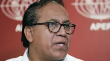 Roberto Sanchez se dirige à imprensa antes do segundo turno da eleição de 7 de junho contra Keiko Fujimori, em Lima, Peru - 5/6/2026 | Foto: Angela Ponce/Reuters