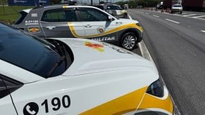 Viaturas posicionadas na rodovia durante a Operação Impacto Foto: Divulgação/Governo de SP
