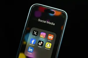 Aplicativos de mídia social vistos em um smartphone Apple iPhone em Melbourne - 1/5/2019 | Foto: Joel Carrett/Reuters