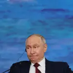 Putin participa de uma sessão plenária do Fórum Econômico Internacional de São Petersburgo, Rússia - 5/6/2026 | Foto: Anastasia Barashkova/Reuters