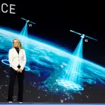Gwynne Shotwell durante uma conferência principal no Mobile World Congress (MWC) 2026, em Barcelona, Espanha - 2/3/2026 | Foto: Albert Gea/Reuters