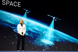Gwynne Shotwell durante uma conferência principal no Mobile World Congress (MWC) 2026, em Barcelona, Espanha - 2/3/2026 | Foto: Albert Gea/Reuters
