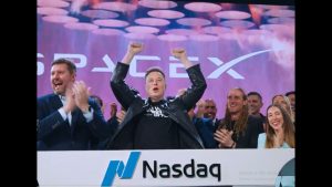 Elon Musk durante cerimônia de abertura de capital na Nasdaq, a Bolsa que reúne as maiores empresas de tecnologia do mundo | Foto: Reprodução/X/@Nasdaq