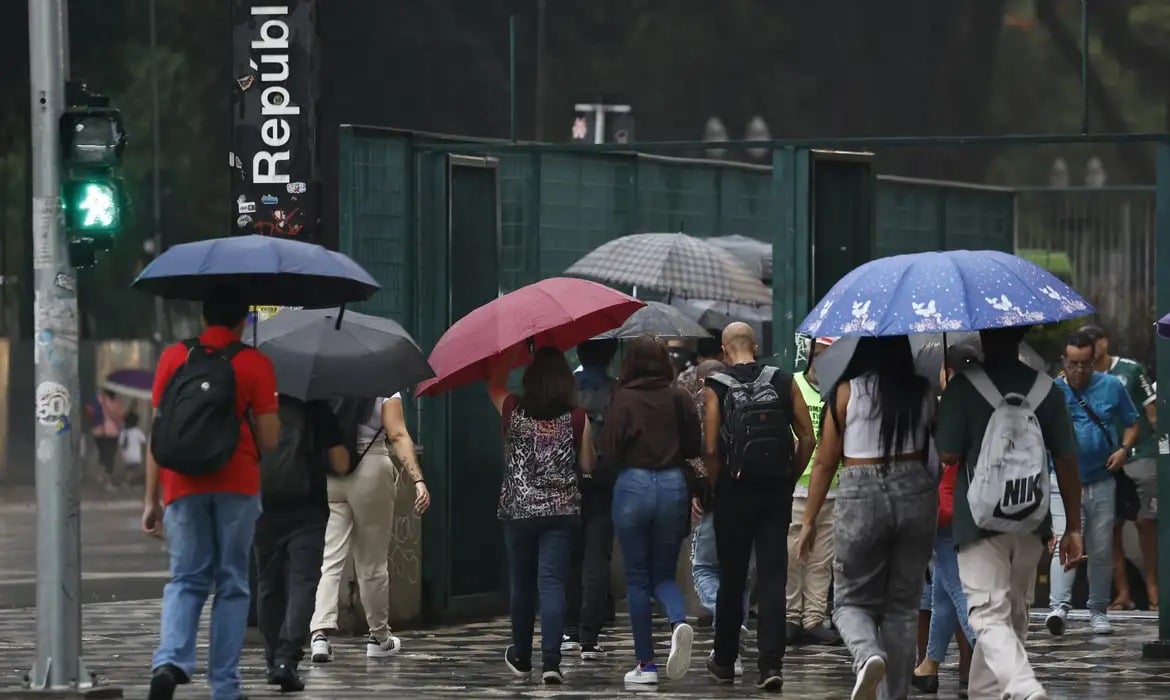 Terça-feira tem previsão de chuva no Norte e frio no Sul do Brasil