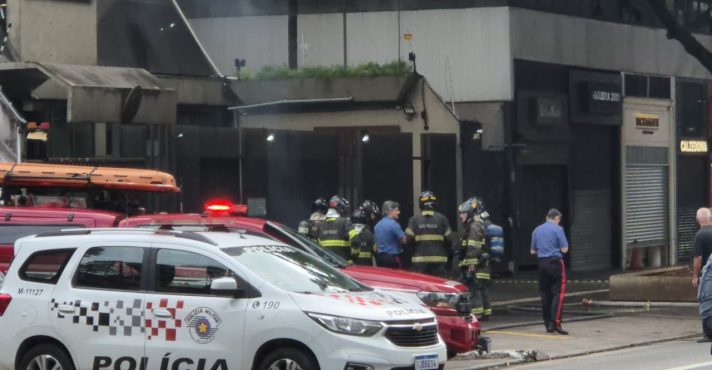 Ocorrência ocorreu em frente ao consulado da Itália, na Avenida Paulista; há risco de explosão | Foto: Tauany Cattan