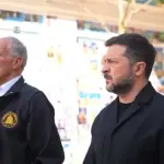 Volodymyr Zelensky (à direita), presidente da Ucrânia, durante recepção ao presidente de Honduras, Nasry Asfura, nesta sexta-feira, 19 | Foto: Reprodução/X