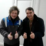 À esquerda, o presidente da Argentina, Javier Milei; à direita, o senador Flávio Bolsonaro (PL-RJ)