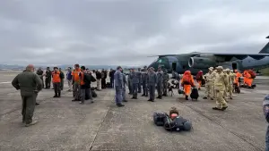 Aeronave KC-390, da FAB, chegou à Venezuela com equipe de resgate