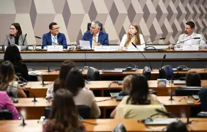 Parlamentares e representantes de entidades ligadas ao homeschooling afirmaram que famílias adeptas da modalidade enfrentam insegurança jurídica | Foto: Edilson Rodrigues/Agência Senado