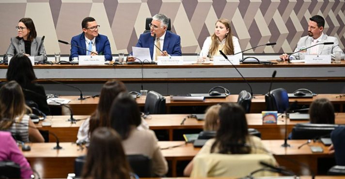 Parlamentares e representantes de entidades ligadas ao homeschooling afirmaram que famílias adeptas da modalidade enfrentam insegurança jurídica | Foto: Edilson Rodrigues/Agência Senado