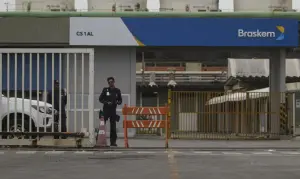 Portão de acesso de uma das unidades da Braskem | Foto: Joédson Alves/Agência Brasil