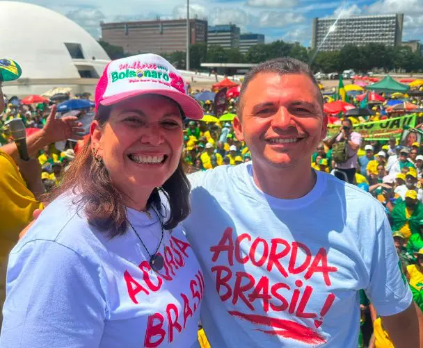A deputada federal Bia Kicis e o pré-candidato Evandro Araújo | Foto: Divulgação