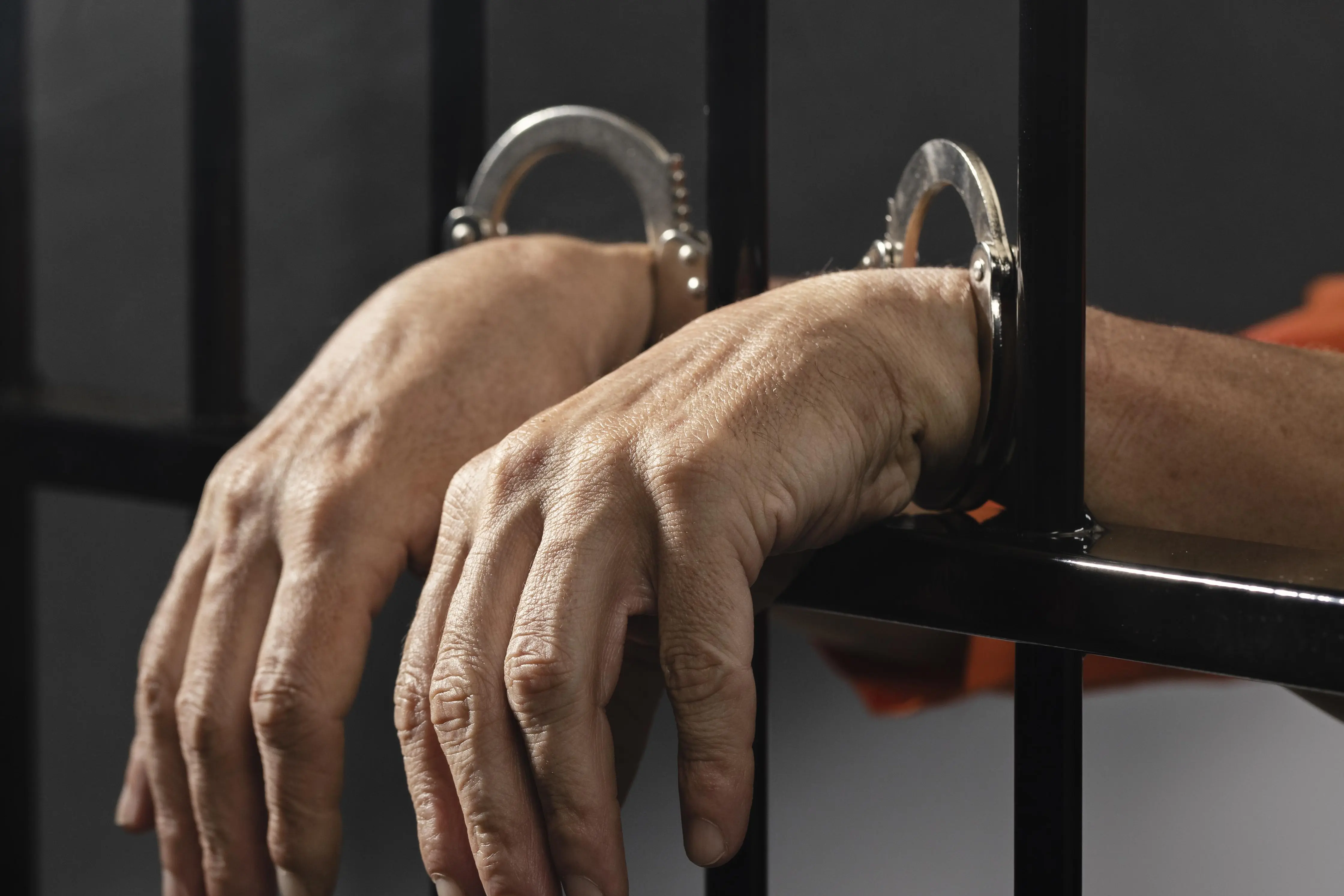 Relatório da Safeguard Defenders denuncia casos de tortura no Centro de Detenção 3 de Pequim, na China | Foto: Reprodução/Freepik