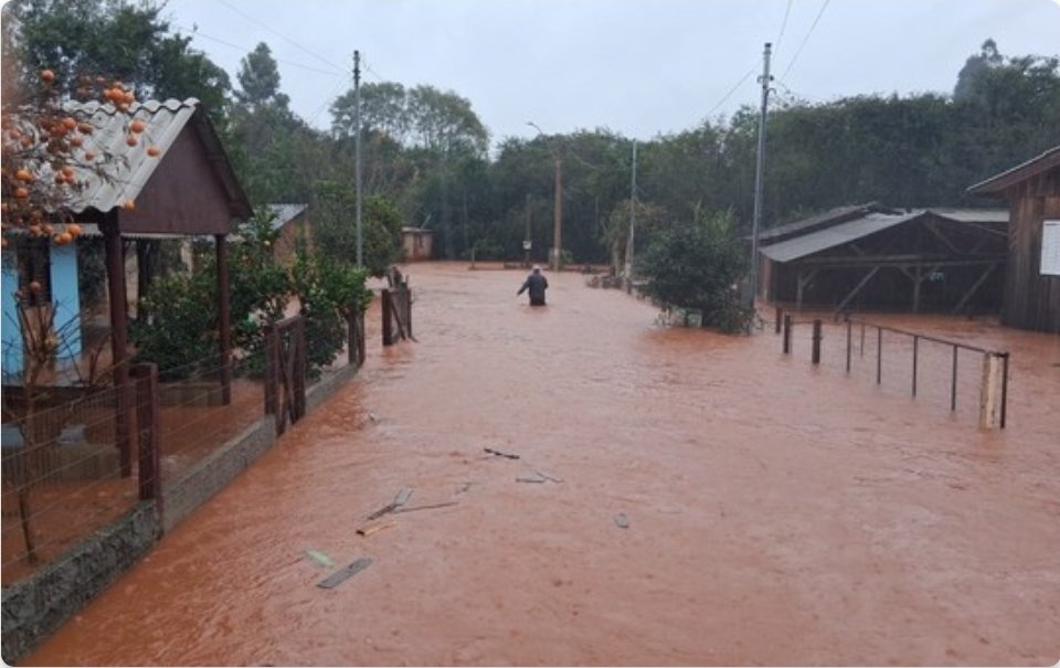 Chuvas intensas no RS causam inundações e destruição em várias cidades