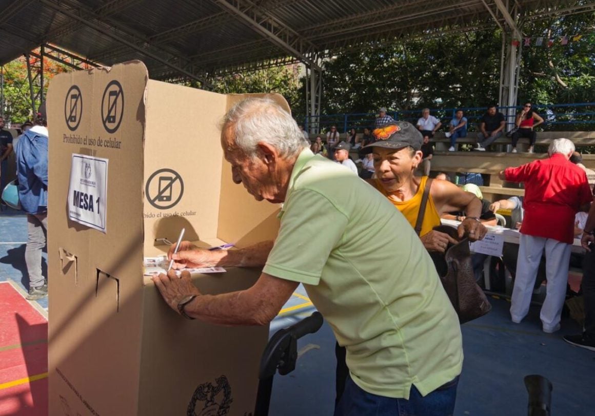 Colômbia vai às urnas para escolher próximo presidente