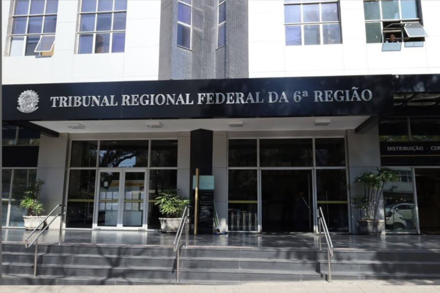 Servidora da Justiça Federal recebe R$ 261 mil em um mês