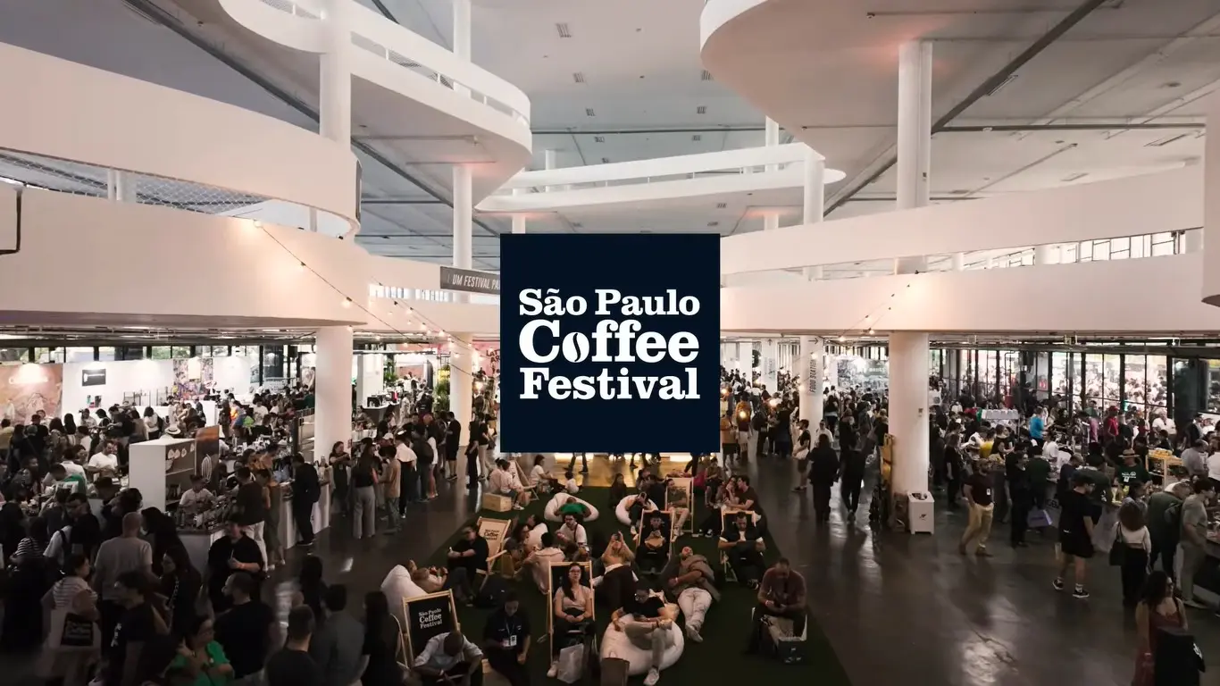 A programação incluiu palestras, oficinas, campeonatos e debates sobre inovação, sustentabilidade e tendências do mercado de cafés especiais | Foto:Reprodução/ YouTube/ @saopaulocoffeefestival8561