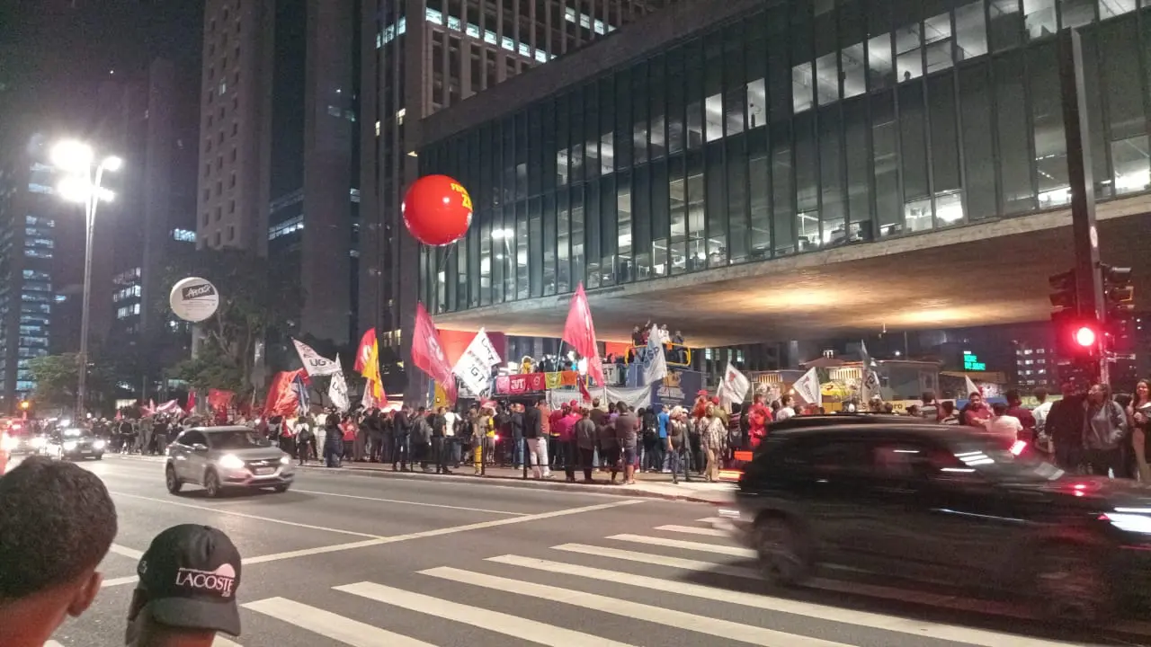 grupo do protesto - avenida paulista