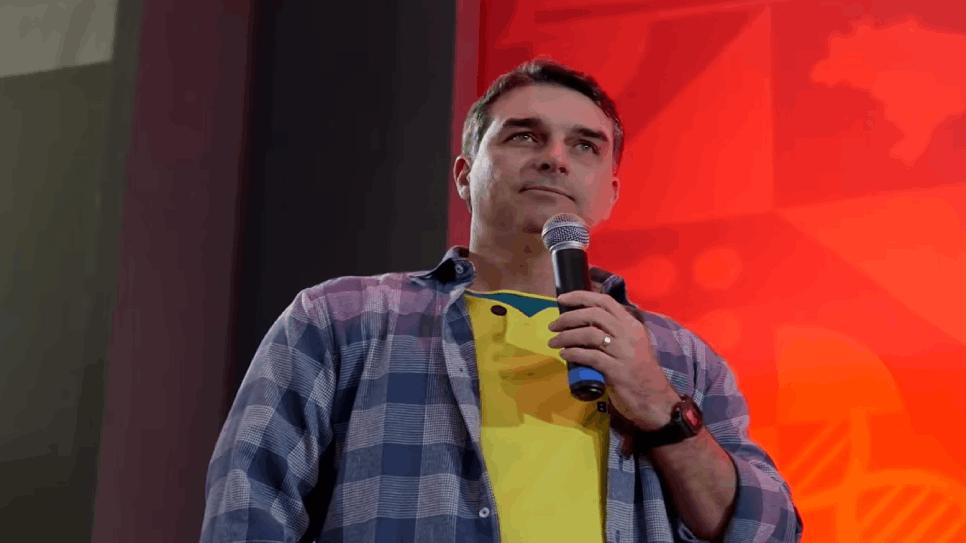 Flávio diz que viajará aos EUA para pedir fim de tarifa sobre produtos brasileiros