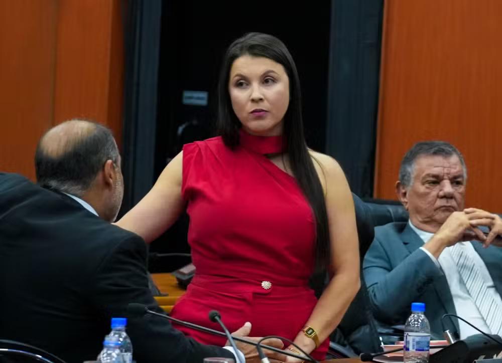 PF apreende mais de R$ 200 mil em operação contra deputada de Roraima