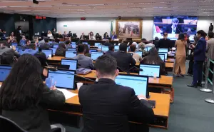 Votação da PEC que propõe a redução da maioridade penal para 16 anos na CCJ da Câmara