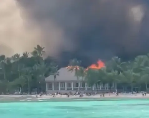 Incêndio de grandes proporções destruiu parte de resort de luxo na República Dominicana