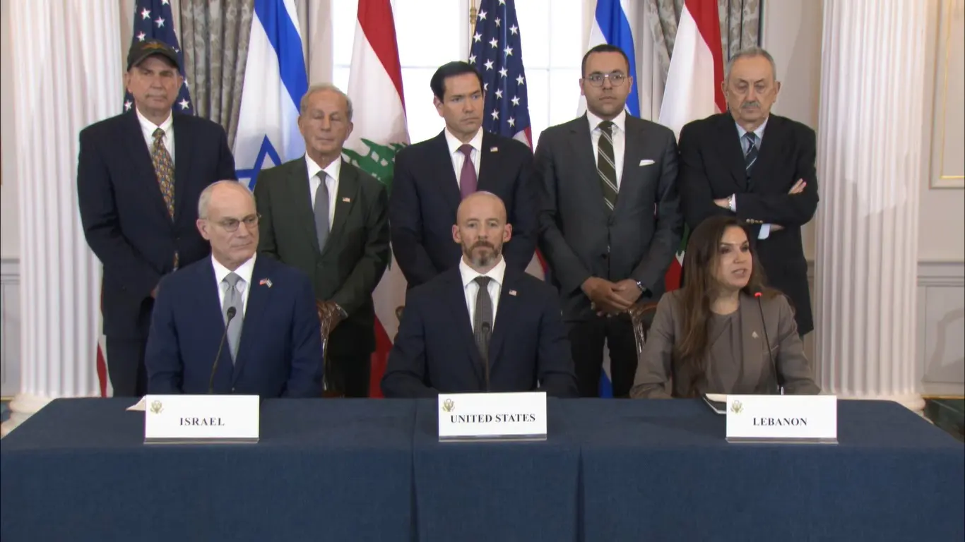 Yechiel Leiter, embaixador de Israel em Washington; Daniel Holler, conselheiro do Departamento de Estado dos EUA; e Nada Hamadeh, embaixadora do Líbano em Washington | Foto: Reprodução/ YouTube/@StateDept
