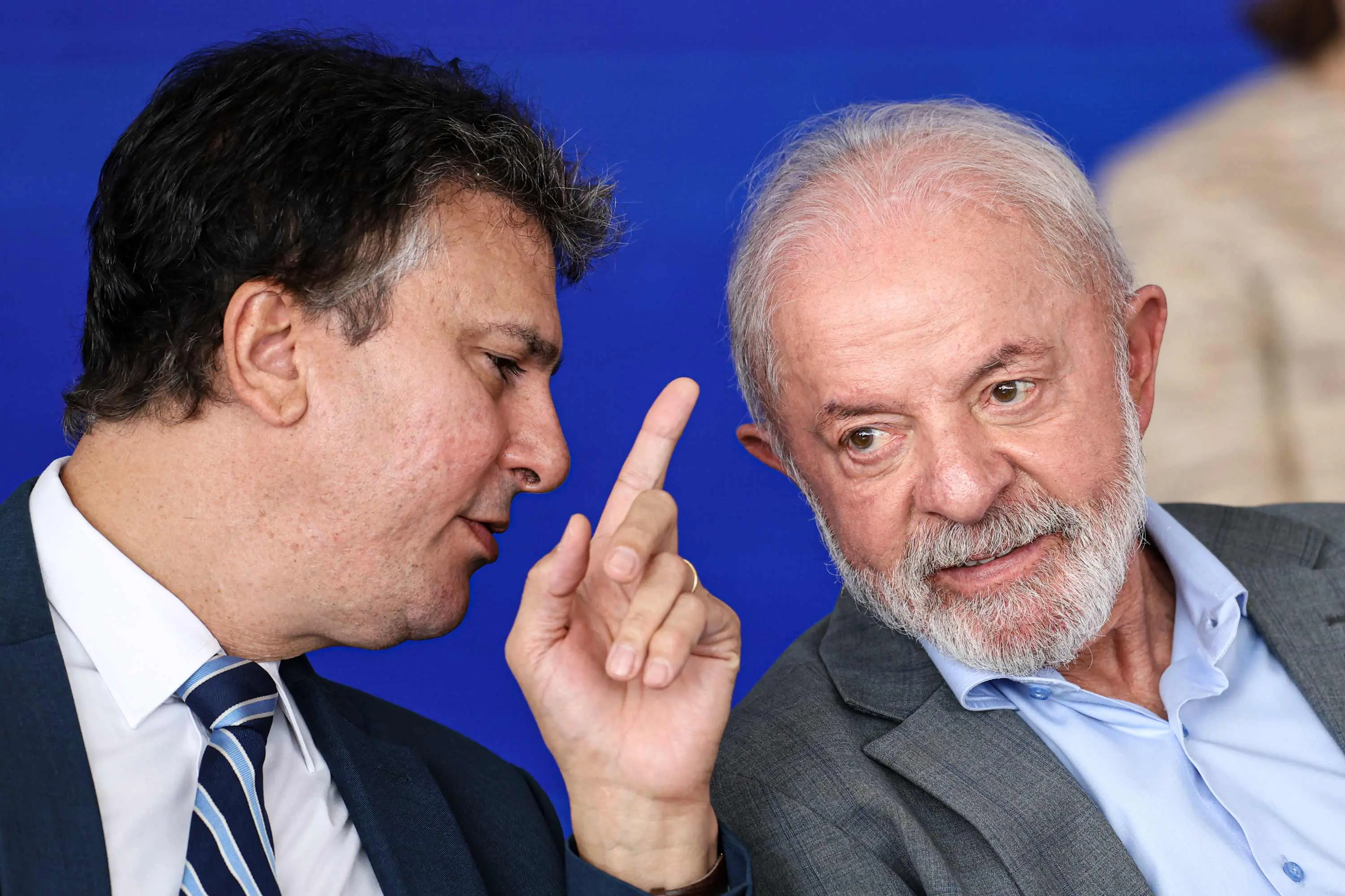 O ex-ministro da Educação, Camilo Santana, e o presidente da República, Luiz Inácio Lula da Silva | Foto: Marcelo Camargo/Agência Brasil