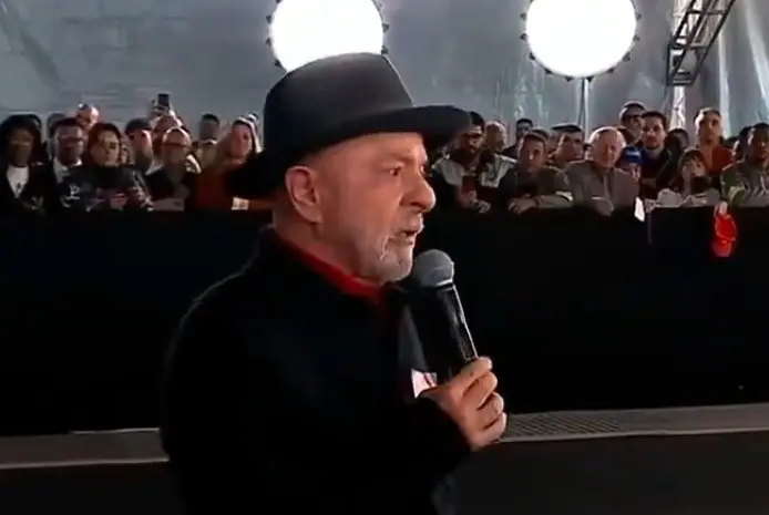 O presidente Lula da Silva durante discurso nesta sexta-feira, 26, no litoral de Santa Catarina | Foto: Reprodução/X