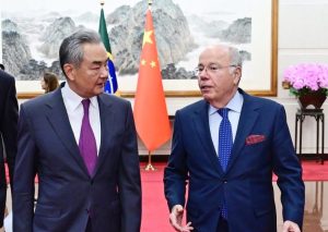 Ministro das Relações Exteriores da China, Wang Yi, se reuniu com o chanceler brasileiro Mauro Vieira | Foto: Divulgação/Itamaraty