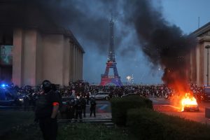 Comemoração de título do PSG termina com mais de 400 presos em Paris