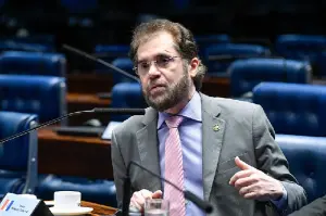 Senador Plínio Valério (PSDB-AM) líder Senado