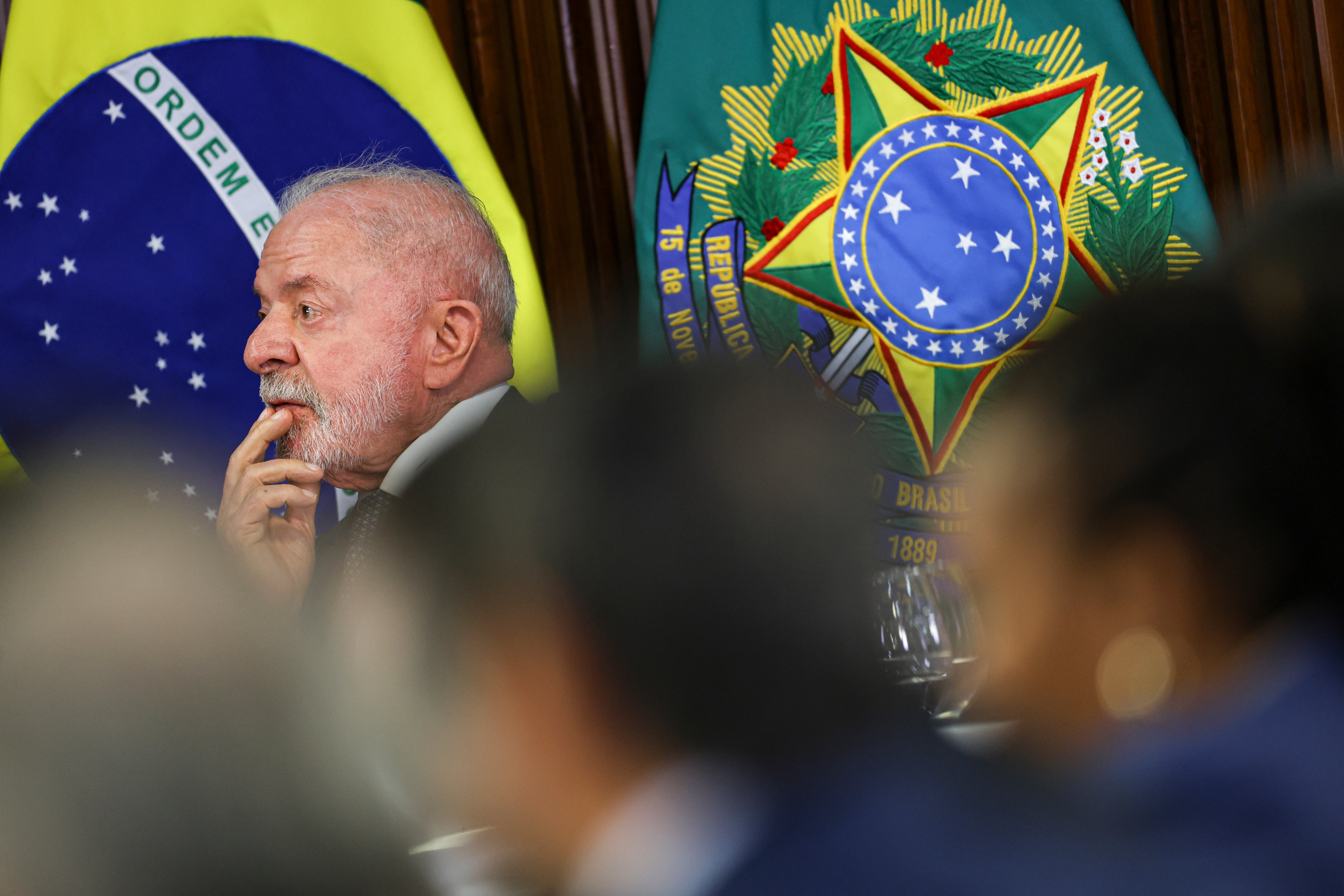 Cover image for Lula anuncia mais uma viagem internacional