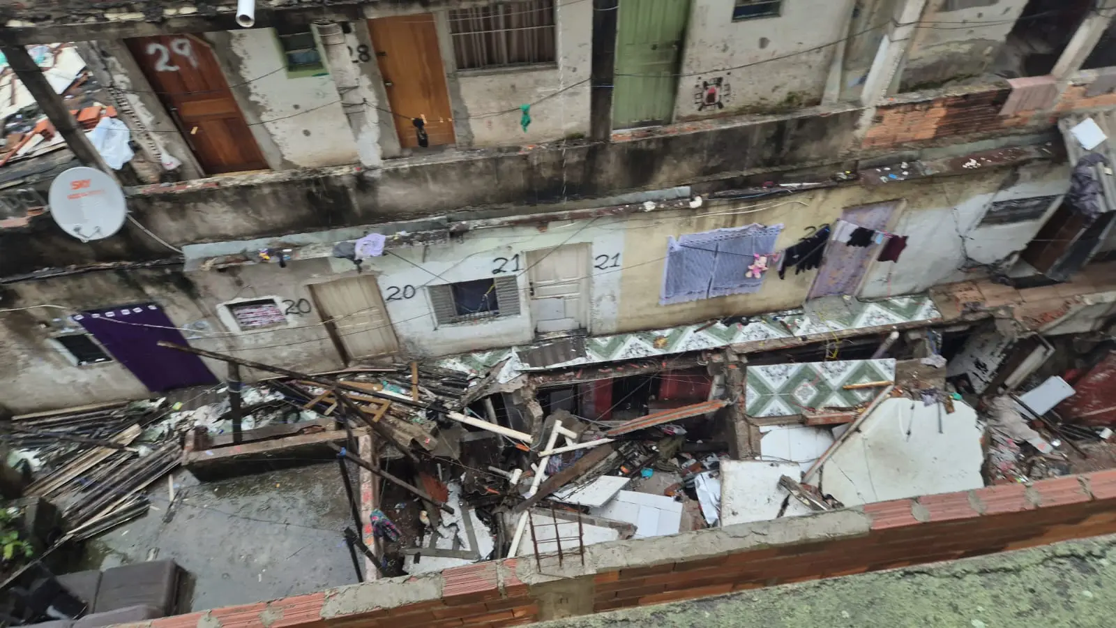 O primeiro pavimento do local desabou em uma área de aproximadamente 30 m² | Foto: Tauany Cattan/Revista Oeste
