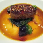 Foie gras com sementes de mostarda e vagem em molho de pato | Foto: Reprodução/Wikimedia Commons