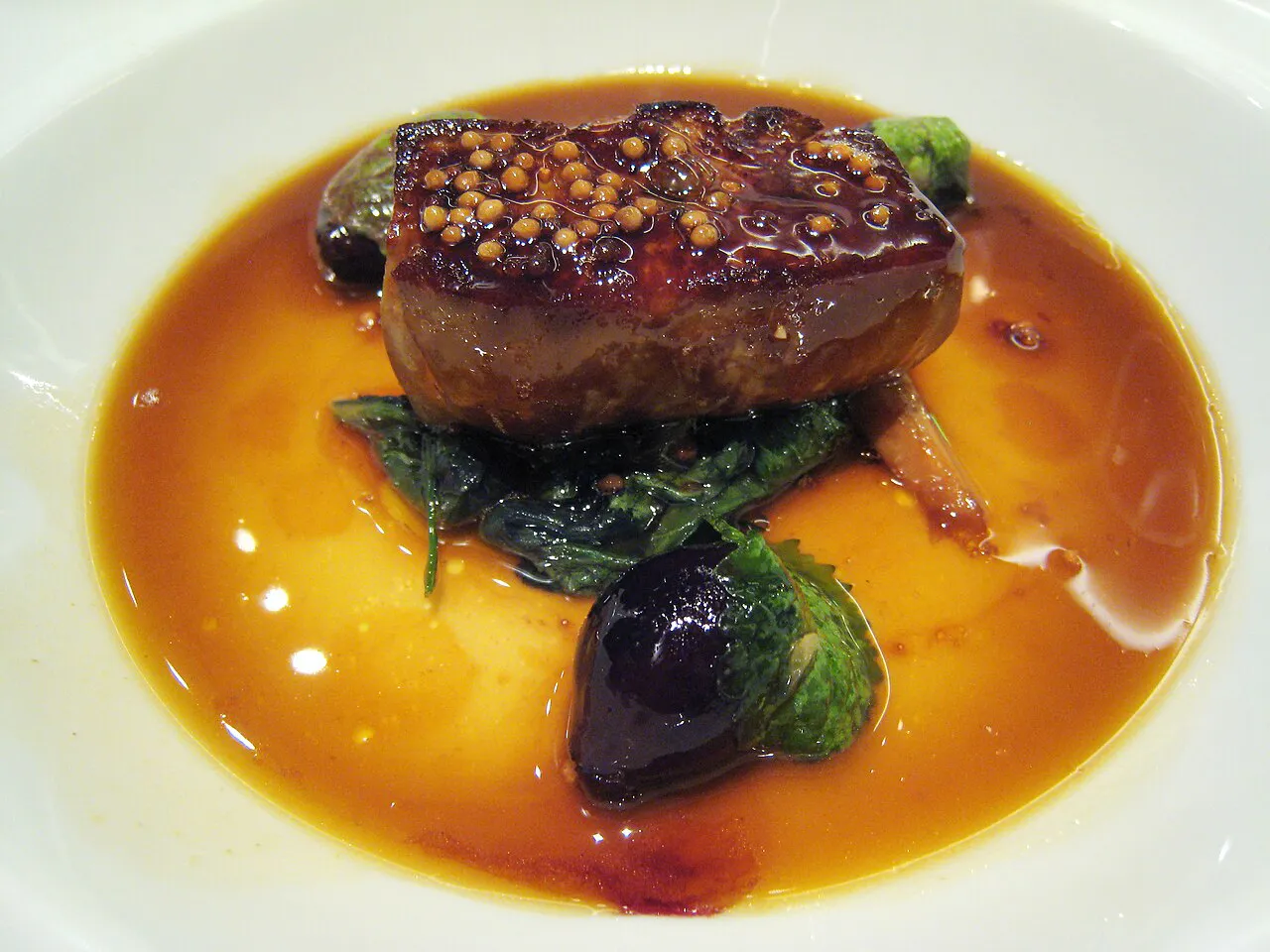 Foie gras com sementes de mostarda e vagem em molho de pato | Foto: Reprodução/Wikimedia Commons