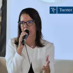 Adriana Bandeira em palestra para Turner and Townsend