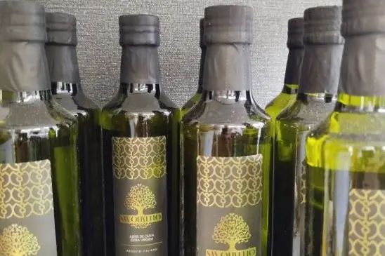 Garrafas com azeite da marca San Olivetto: suspensão por irregularidades | Foto: Divulgação/Anvisa