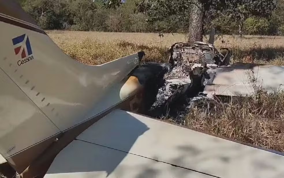 Avião com 300 kg de cocaína faz pouso forçado em fazenda em Goiás