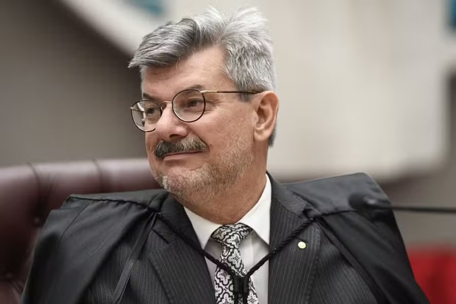 Ex-advogada de Neymar assume defesa de ministro afastado do STJ