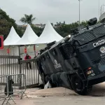 Caminhão da Tropa de Choque afunda em acesso ao MorumBIS