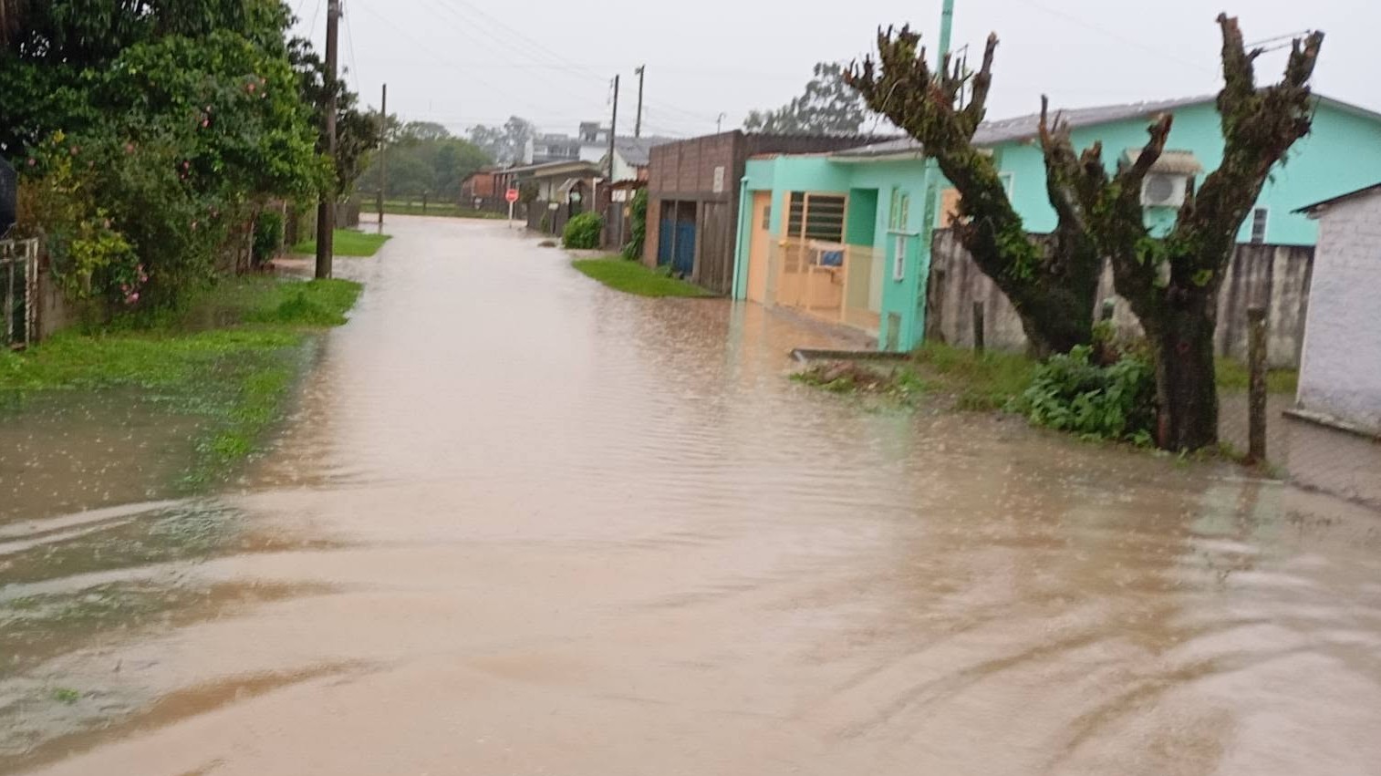 Temporais causam estragos em 143 municípios do Rio Grande do Sul