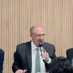 Márcio Elias Rosa, Geraldo Alckmin e Mauro Vieira, durante coletiva nesta quinta-feira, 16 | Foto: Reprodução/Youtube