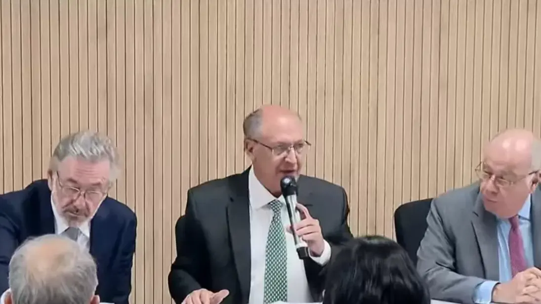 Márcio Elias Rosa, Geraldo Alckmin e Mauro Vieira, durante coletiva nesta quinta-feira, 16 | Foto: Reprodução/Youtube