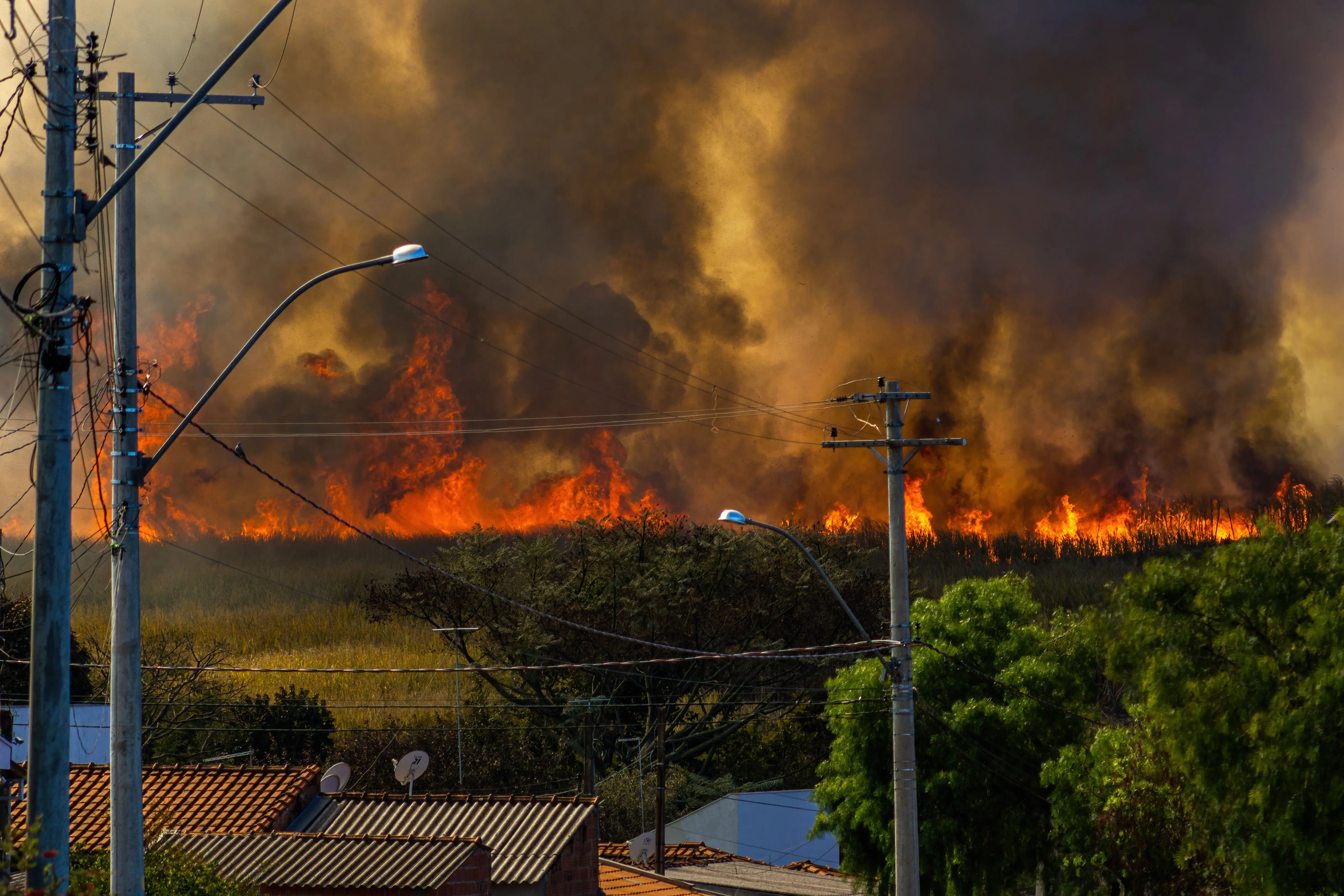 Defesa Civil emite alerta de emergência para incêndios no interior de São Paulo