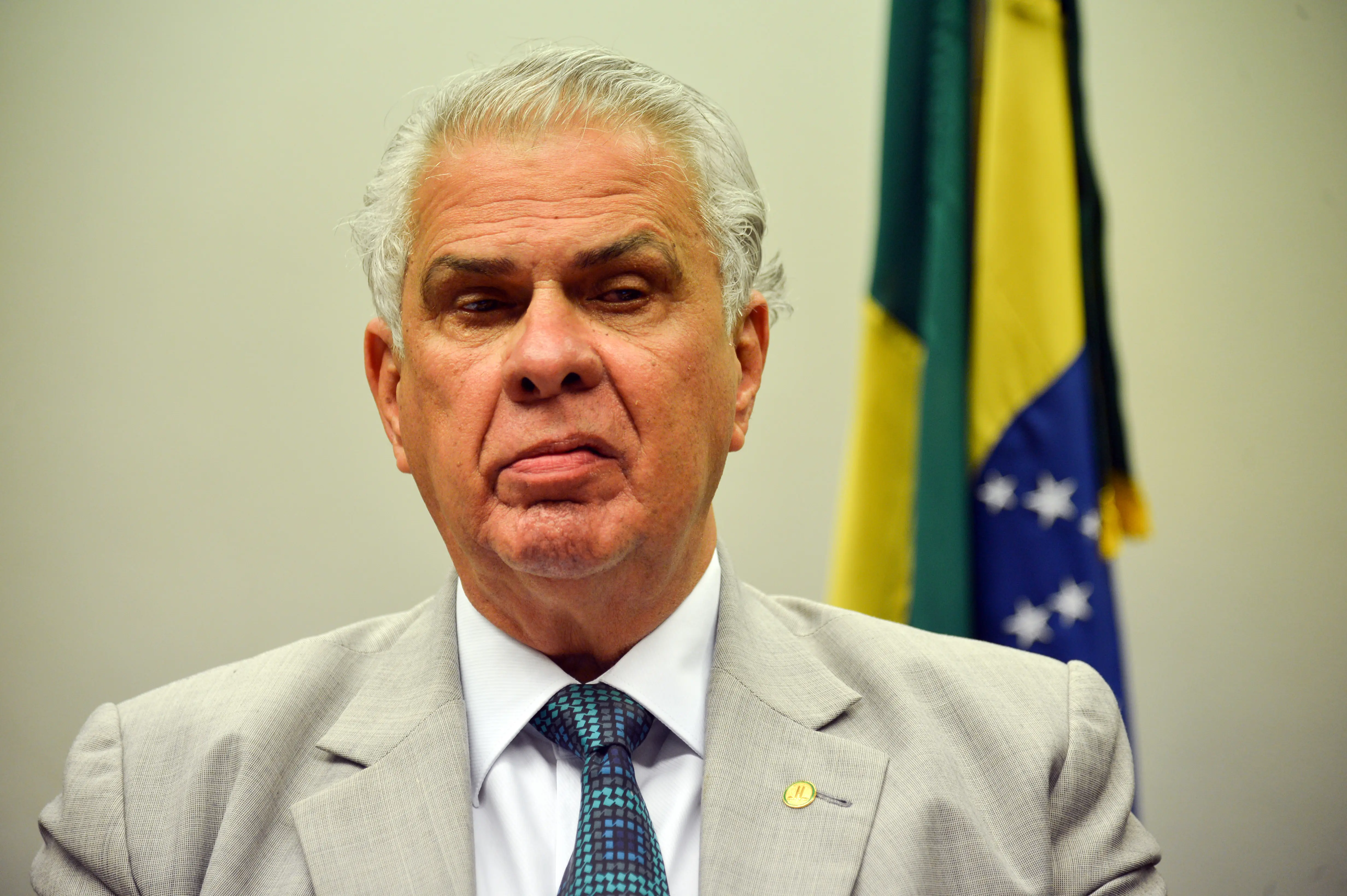 Deputado diz ter sido filiado ao DC sem consentimento e contesta ação no STF