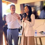 Flávio Bolsonaro e Priscila Costa durante evento | Foto: Reprodução/Redes sociais