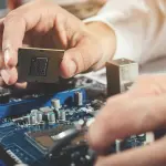 Kingston lança curso gratuito de montagem de PCs com bolsas